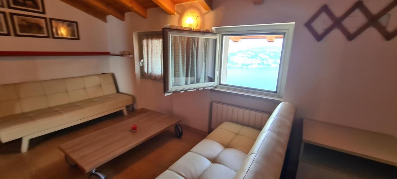 La Villetta In Residence Con Piscina E Vista Lago Parzanica Eksteriør billede